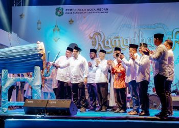 Pemukulan bedug sebagai pertanda dibukanya Ramadhan Fair tahun 2024. (Ist)