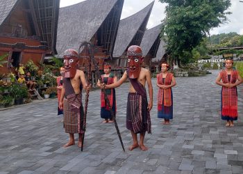 Tarian tradisional di Huta Siallagan untuk menyambut tamu. (Dok.ABC)