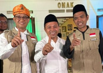 Ustaz Abdul Somad (UAS) berfoto bersama capres nomor urut 1 Anies Baswedan (Istimewa/PKB Riau-Detik.com)